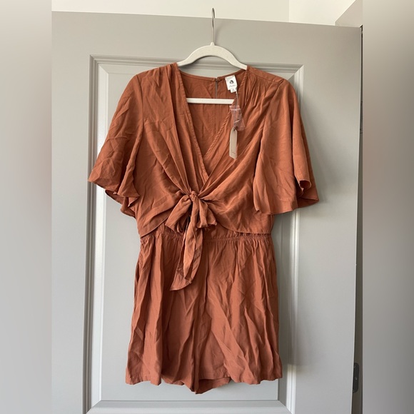 NWT Vici Hello Again Tie Pocketed Romper - Picture 4 of 9
